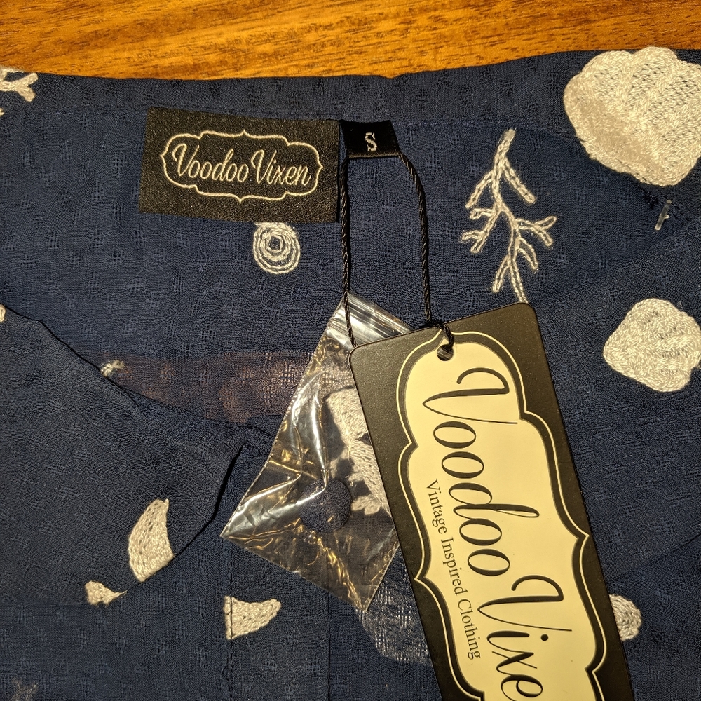 Voodoo Vixen Under Sea Embroidered Kelly Top NWT - Picture 4 of 4